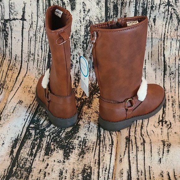 New brown boots. - Picture 2 of 3